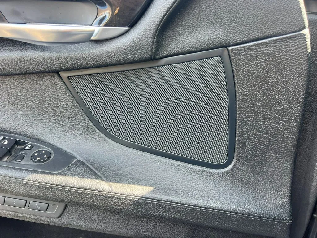 BMW 7 Series photo 36