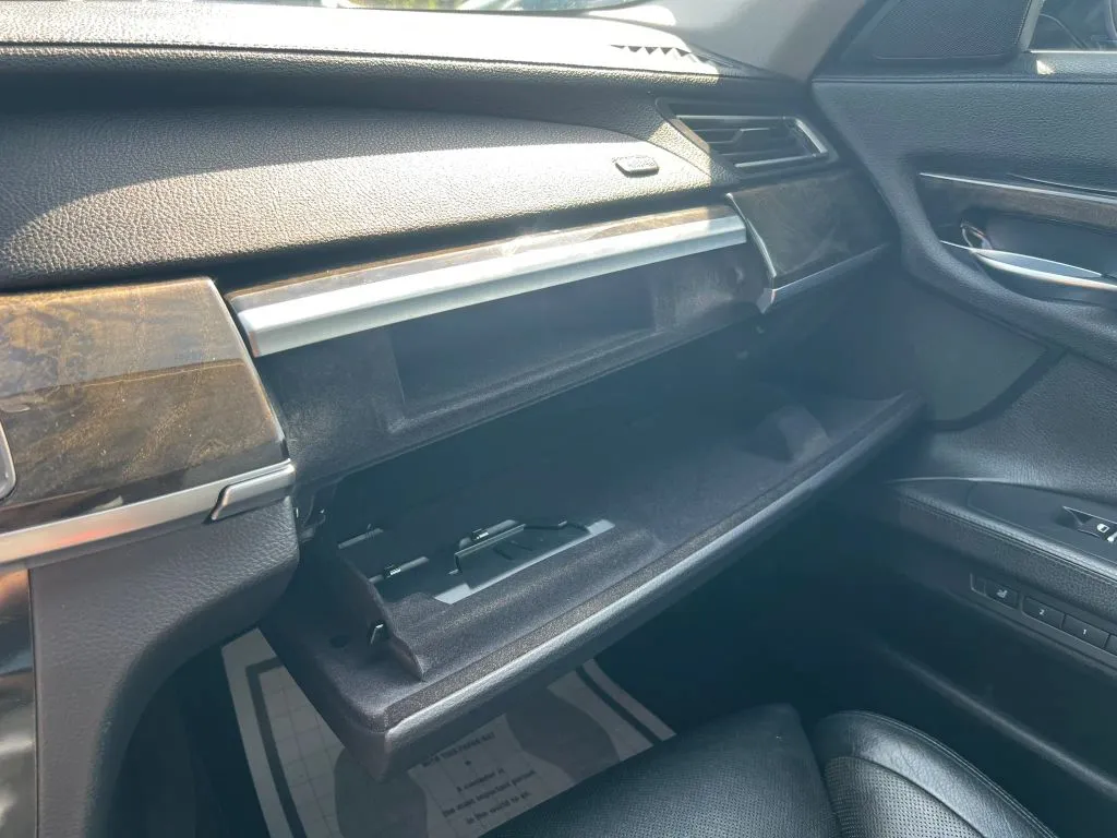 BMW 7 Series photo 38
