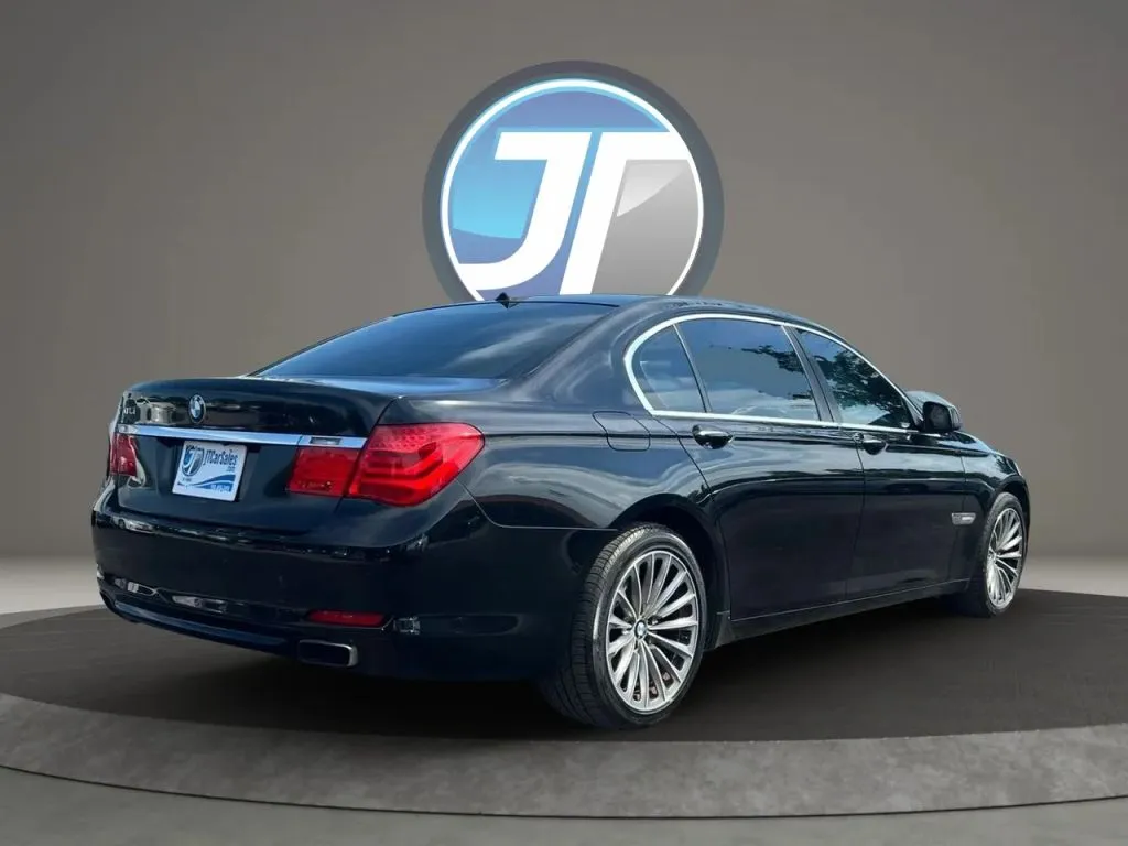 BMW 7 Series photo 9