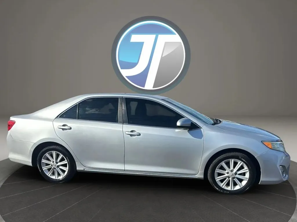 Toyota Camry photo 15