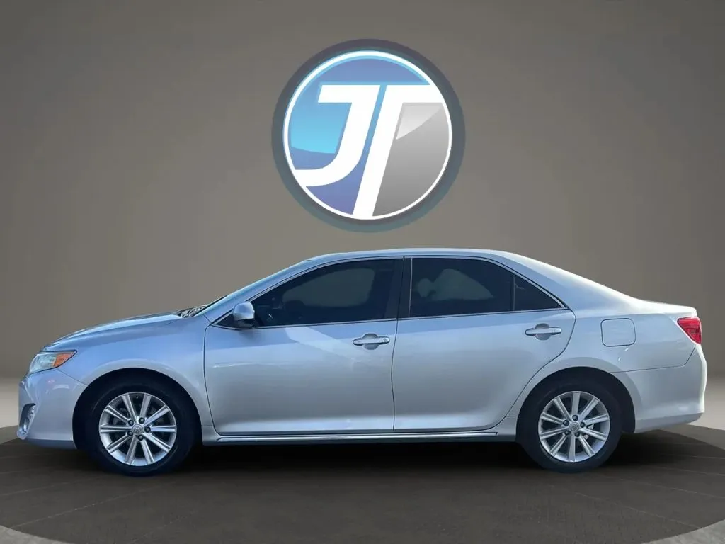 Toyota Camry photo 21