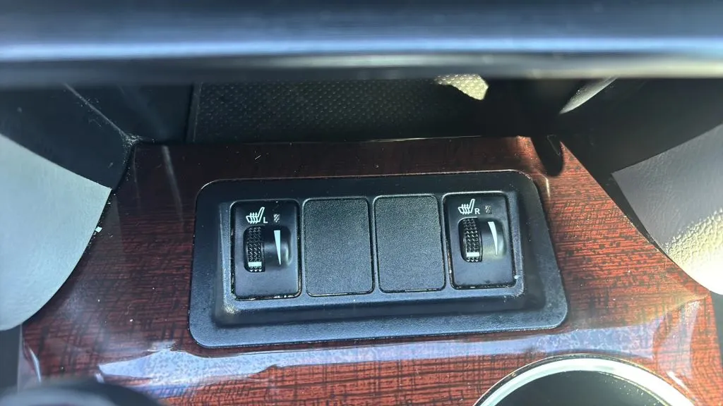 Toyota Camry photo 16
