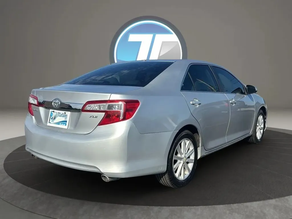 Toyota Camry photo 18