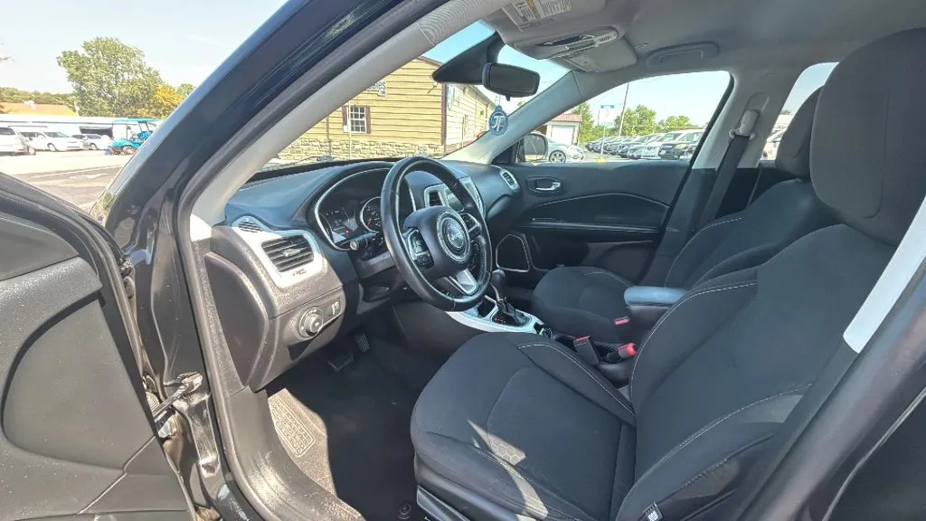 Jeep Compass photo 14