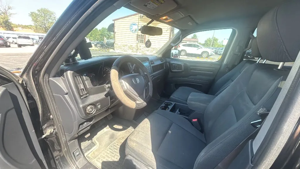 Honda Ridgeline photo 2