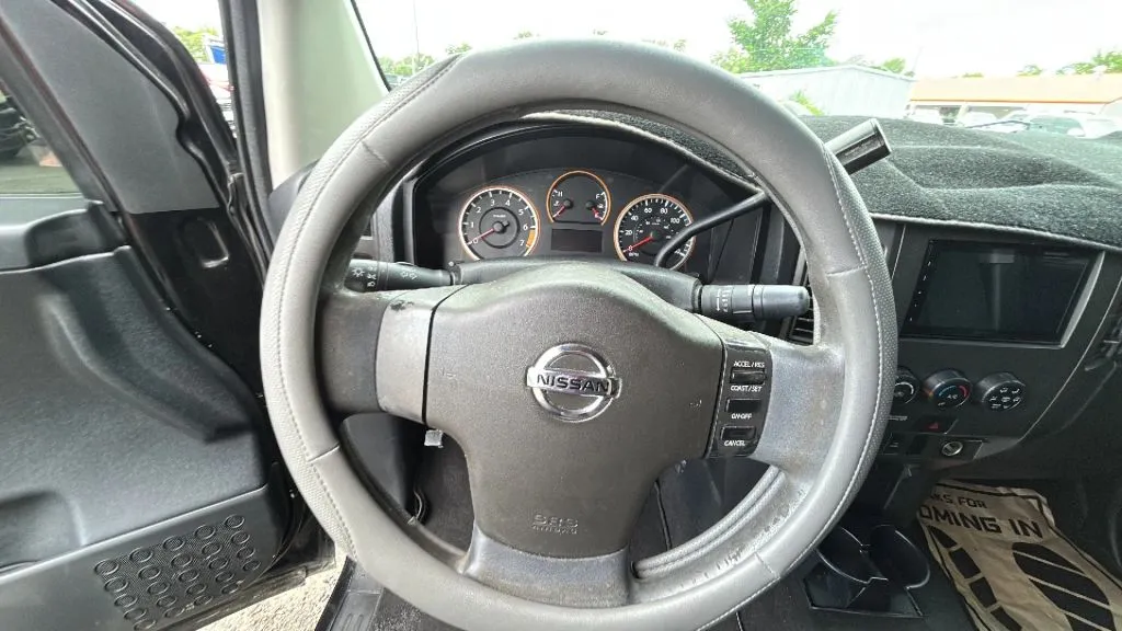 Nissan Titan photo 14
