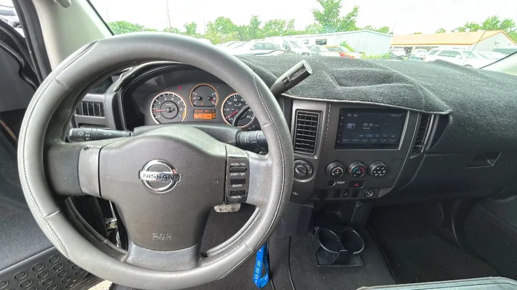 Nissan Titan photo 21