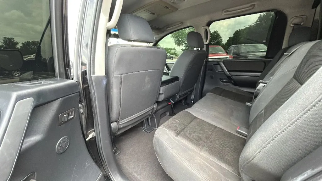 Nissan Titan photo 24