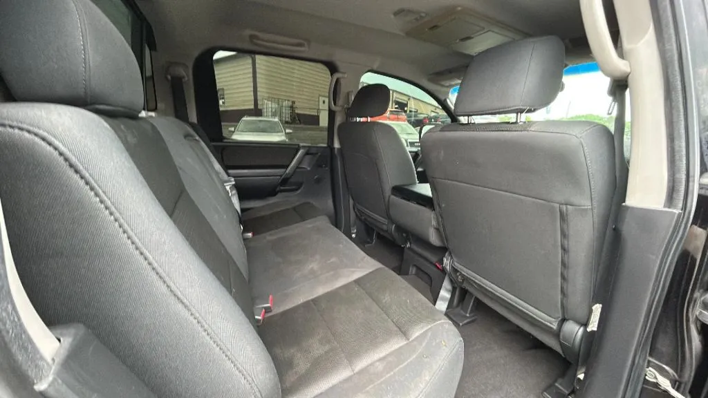 Nissan Titan photo 17