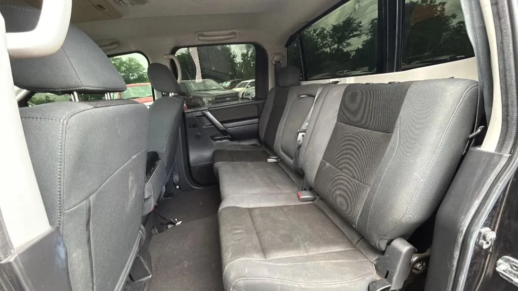 Nissan Titan photo 16