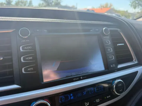 Photos of 2015 Toyota Highlander XLE Sport Utility 4D for sale in Broken Arrow, OK at JT Wholesale Auto, Inc.