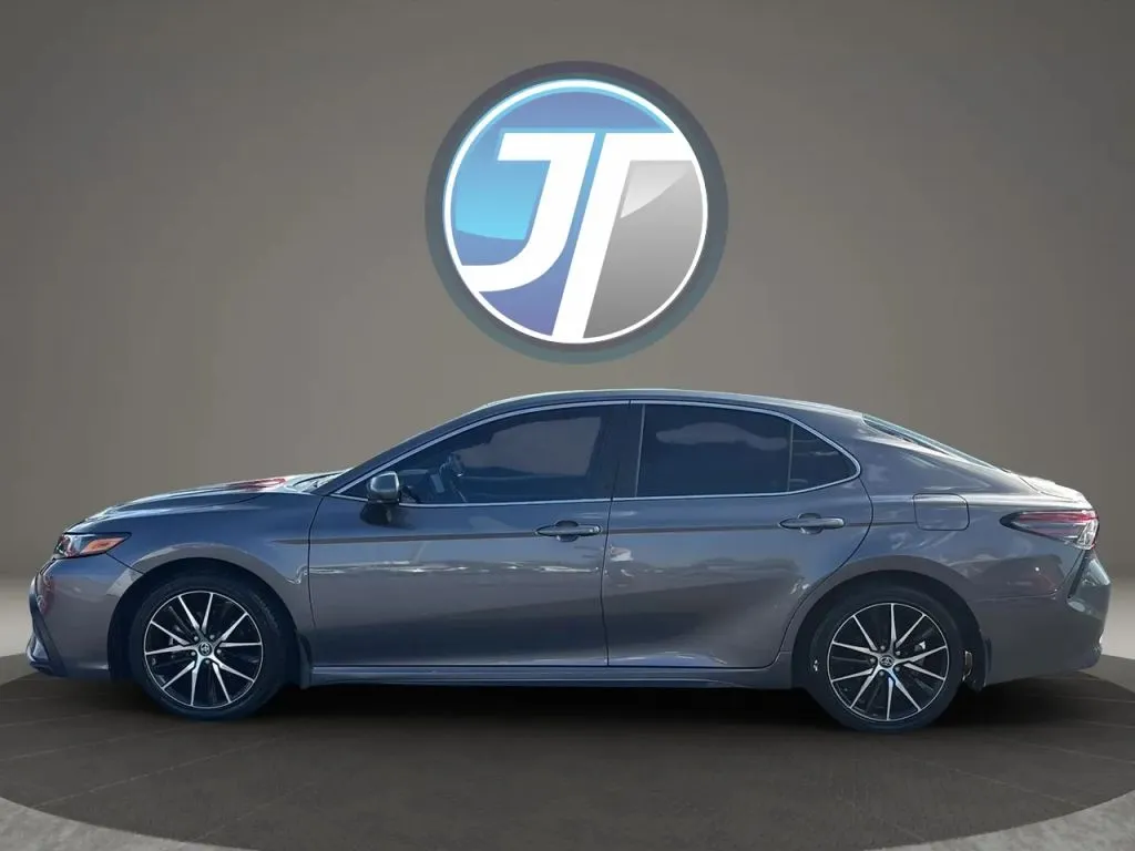 Toyota Camry photo 16
