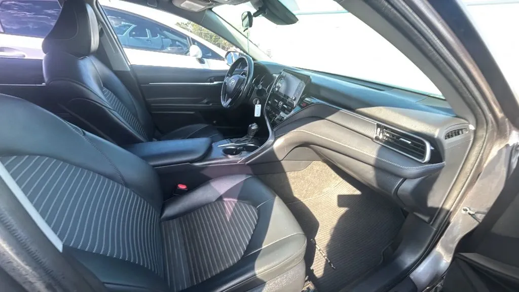 Toyota Camry photo 9