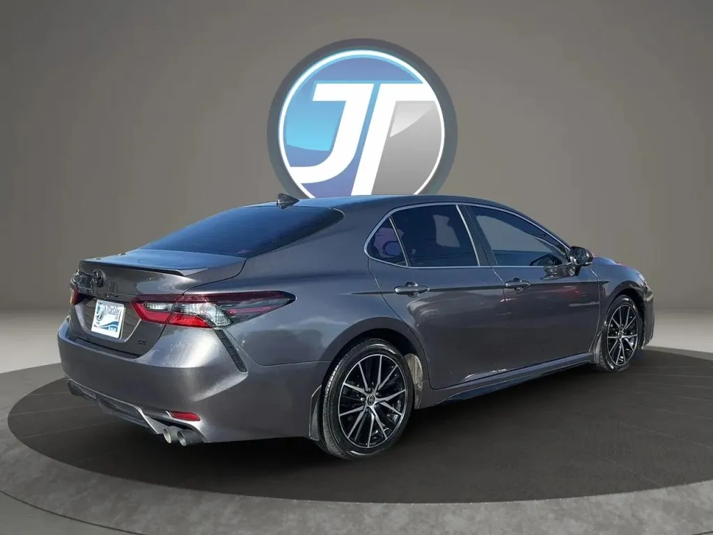 Toyota Camry photo 10