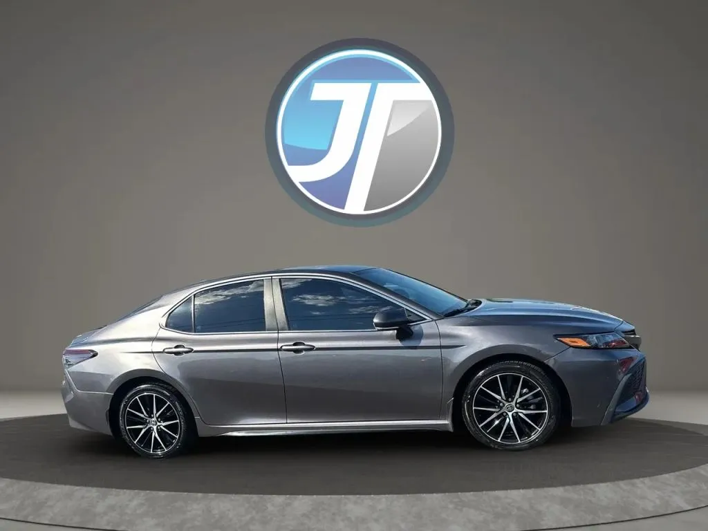 Toyota Camry photo 8