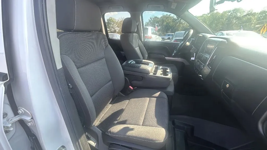 Chevrolet Silverado photo 27