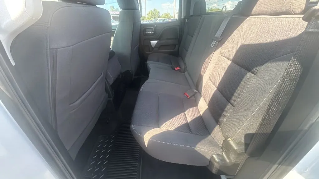 Chevrolet Silverado photo 22