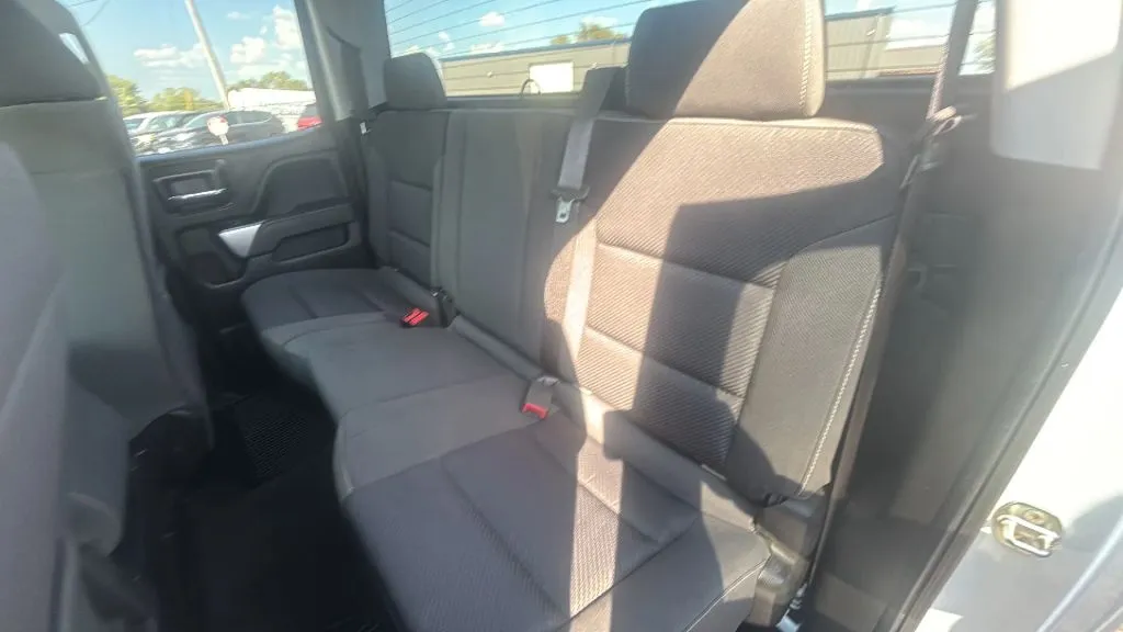 Chevrolet Silverado photo 23