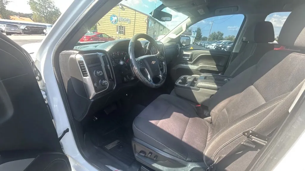 Chevrolet Silverado photo 16