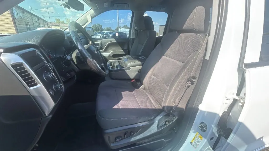 Chevrolet Silverado photo 19