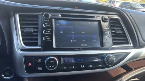 More photos of 2015 Toyota Highlander XLE Sport Utility 4D at JT Wholesale Auto, Inc., OK