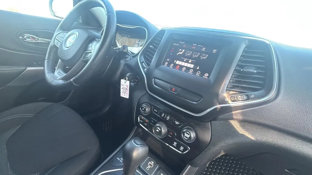 Jeep Cherokee photo 32