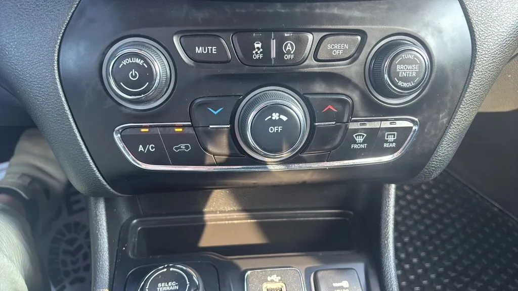 Jeep Cherokee photo 16