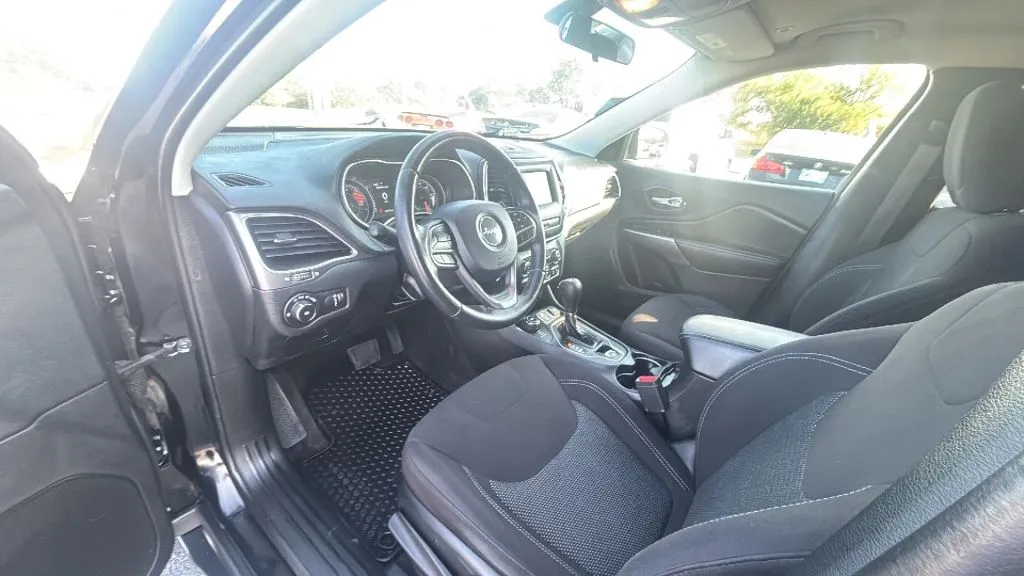 Jeep Cherokee photo 19