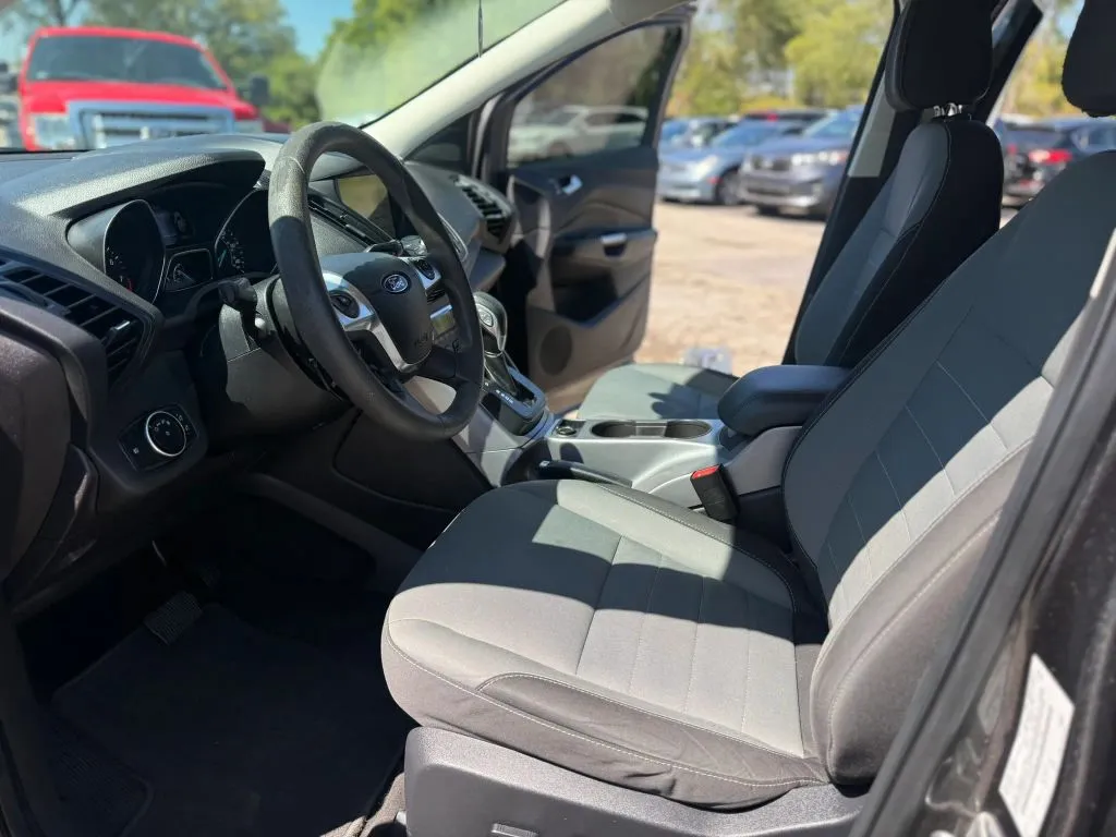 Ford Escape photo 2