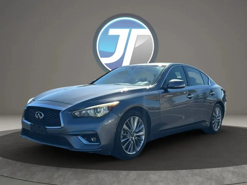 Infiniti Q50 photo 15