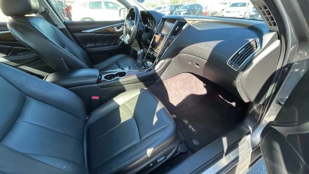 Infiniti Q50 photo 2
