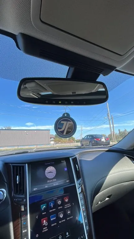 Infiniti Q50 photo 29