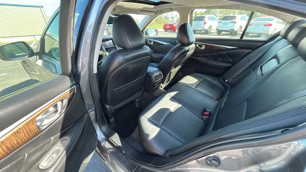 Infiniti Q50 photo 14