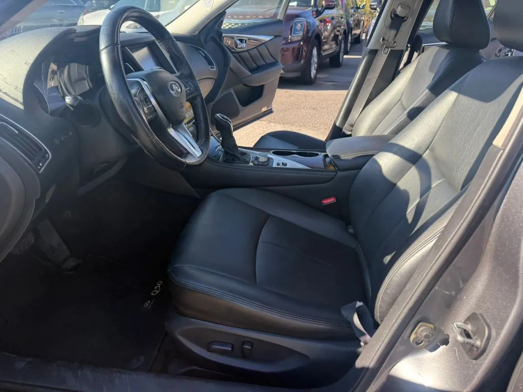 Infiniti Q50 photo 22