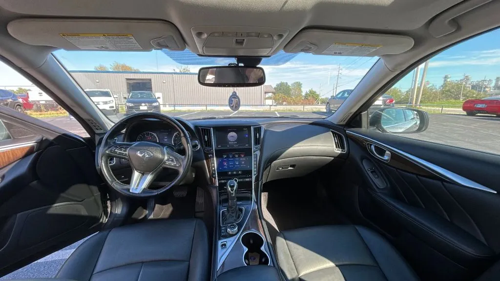 Infiniti Q50 photo 30