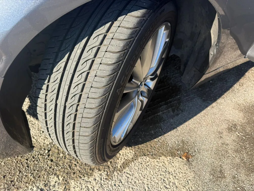 Infiniti Q50 photo 26