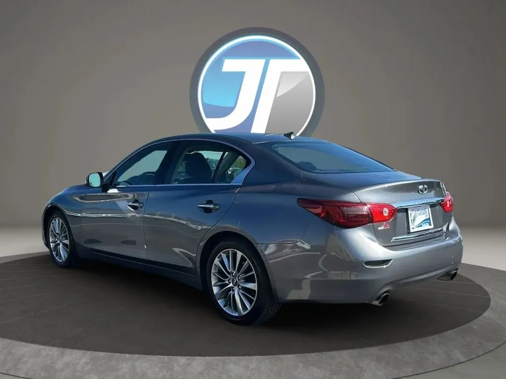 Infiniti Q50 photo 9