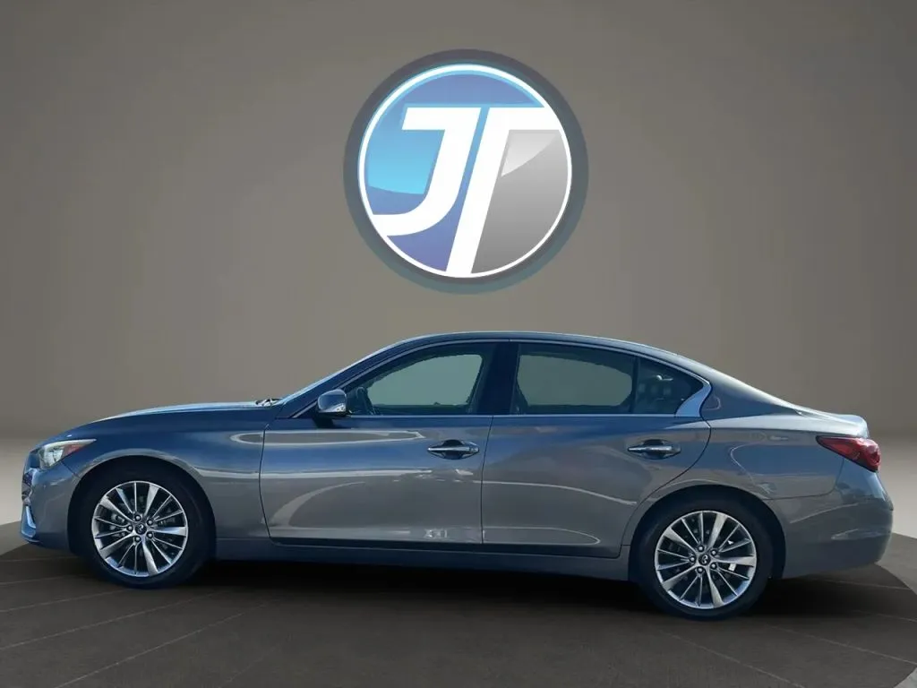Infiniti Q50 photo 20