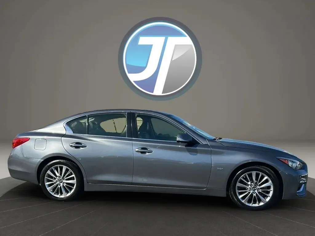 Infiniti Q50 photo 12