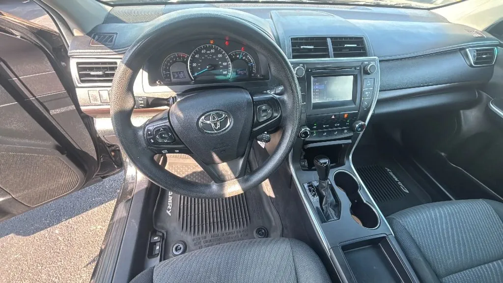 Toyota Camry photo 8