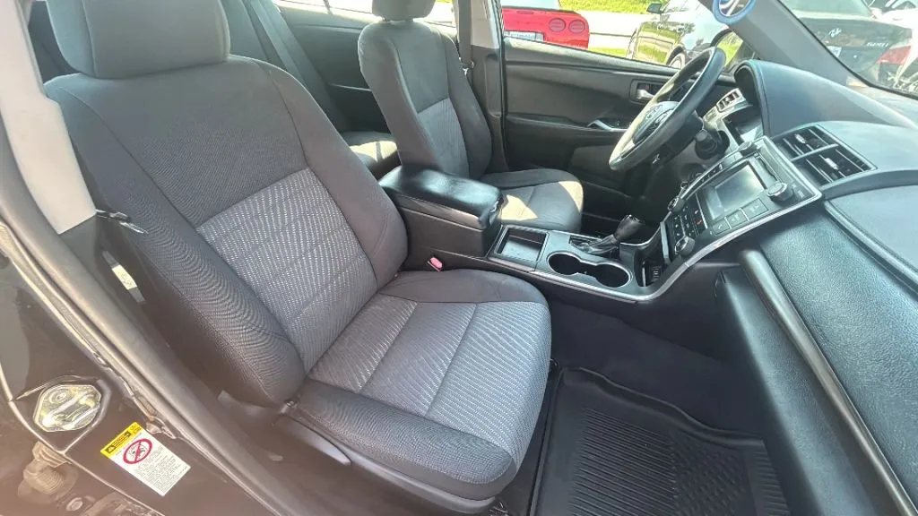 Toyota Camry photo 18