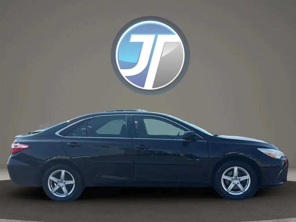 Toyota Camry photo 14