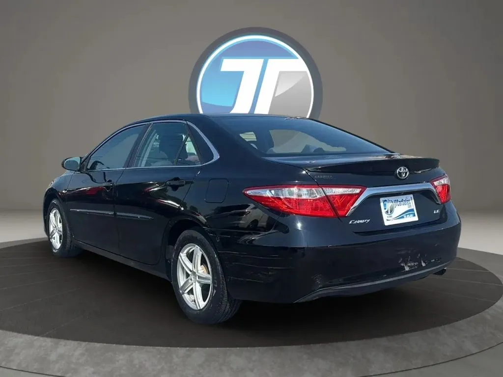 Toyota Camry photo 16