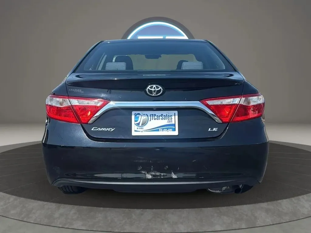 Toyota Camry photo 9