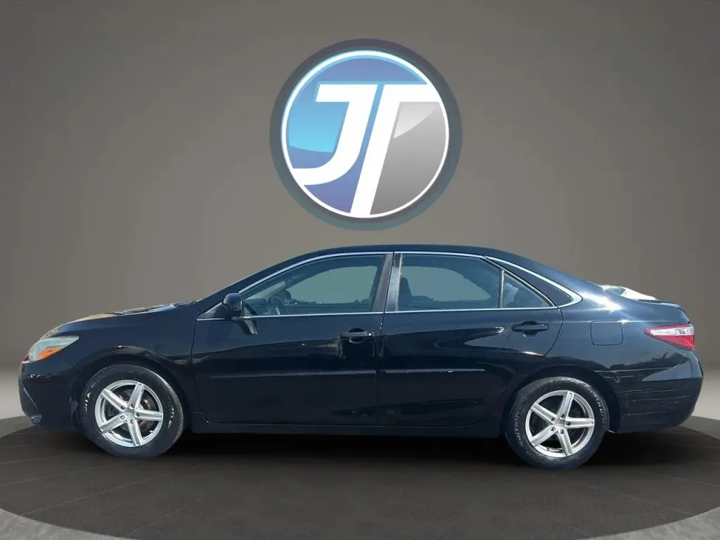 Toyota Camry photo 21