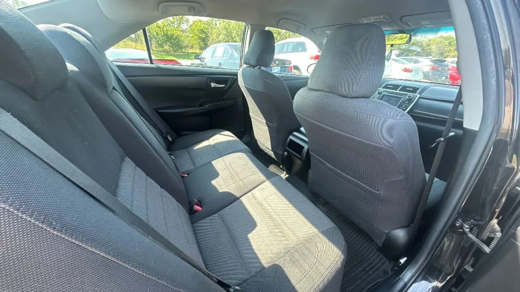Toyota Camry photo 5