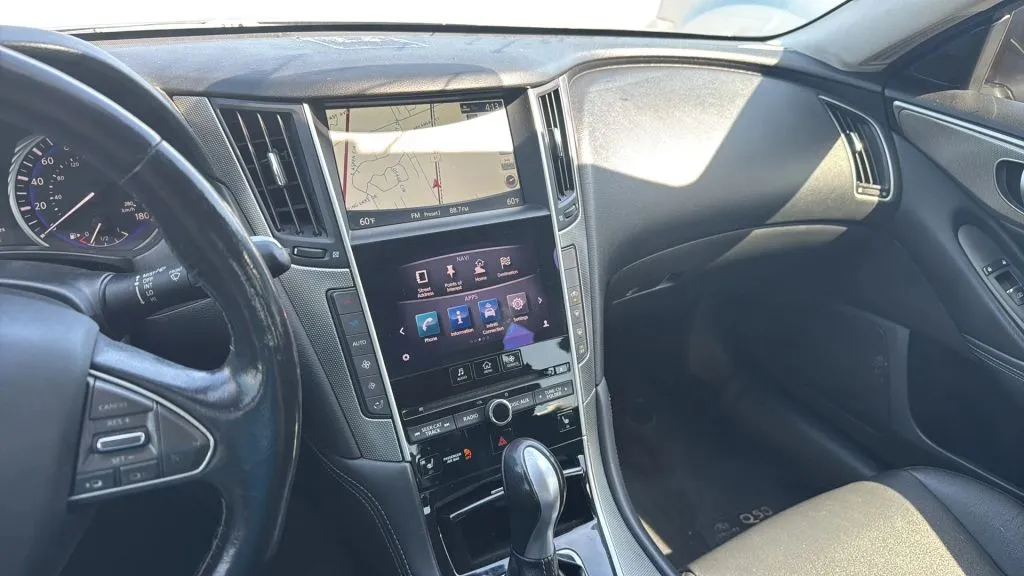 Infiniti Q50 photo 18
