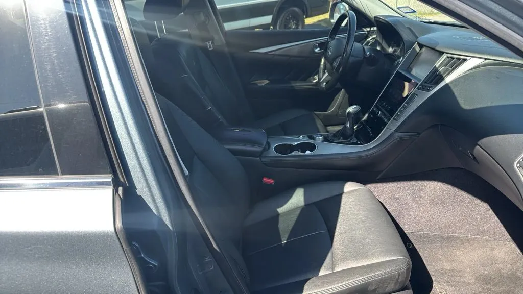 Infiniti Q50 photo 11