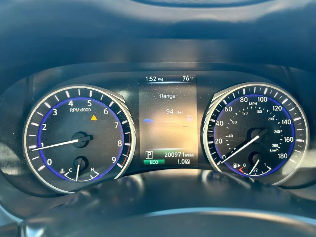Infiniti Q50 photo 31