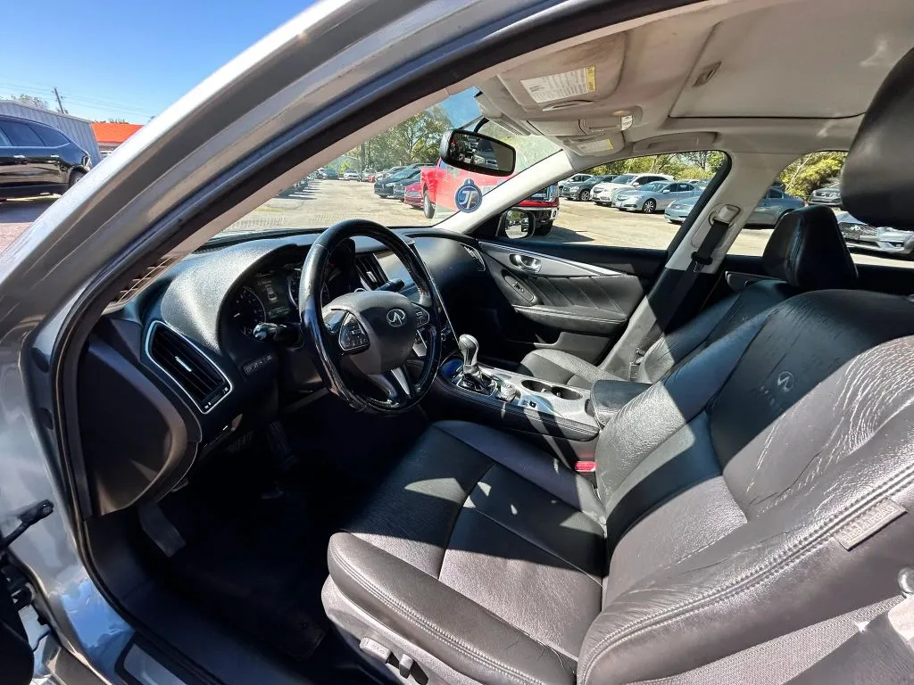 Infiniti Q50 photo 8